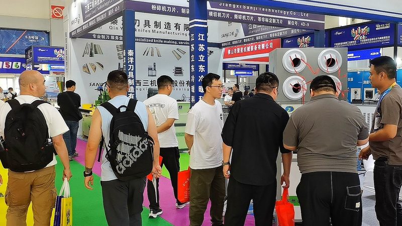 易拉宝安装，你真的会吗？**